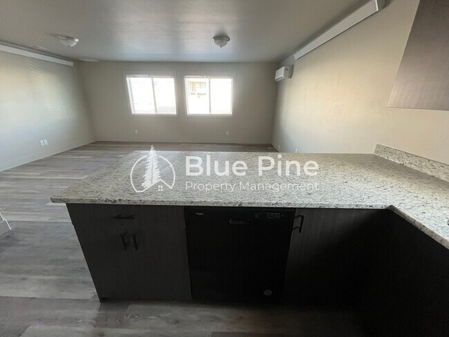 Foto del edificio - 3565 E Gample Ave