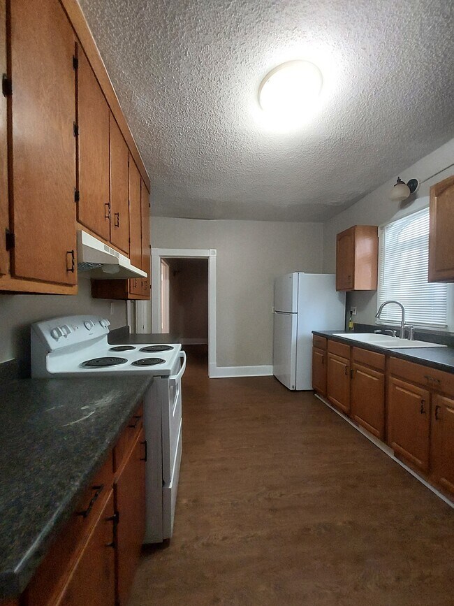 Foto del edificio - 194 Elmwood Ave