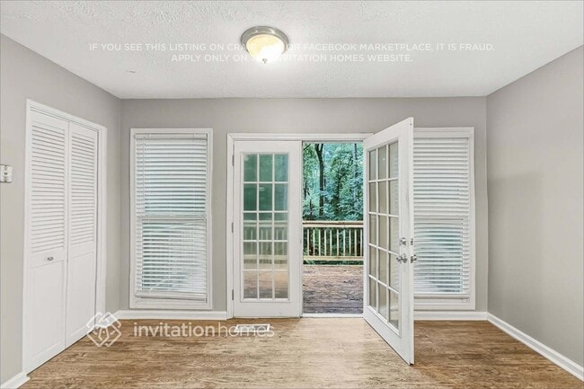 Building Photo - 6572 Oakwood Dr