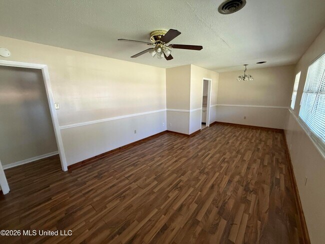 Building Photo - 405 McGuire Cir