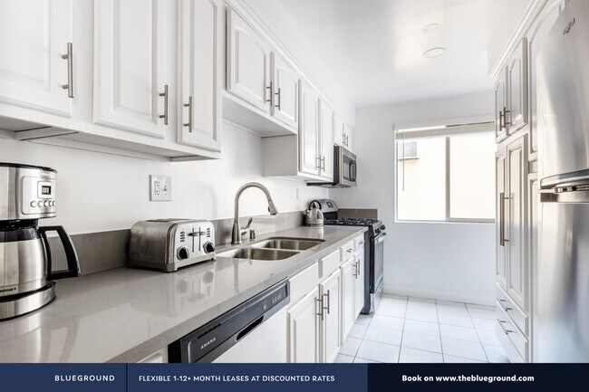 Foto del edificio - Brentwood Regency, 11645 Gorham Ave