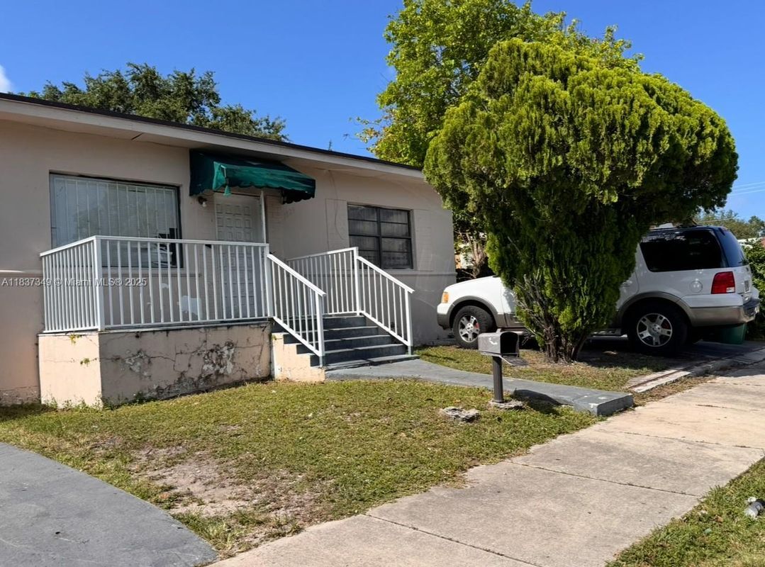 Primary Photo - 1829 NW 50th St