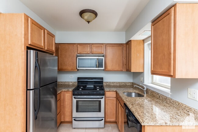 Building Photo - 4540 N Wolcott Ave