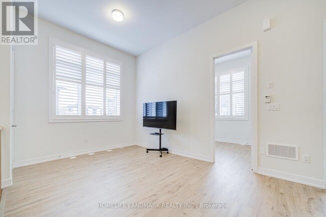 Building Photo - 33 Golden Fern St