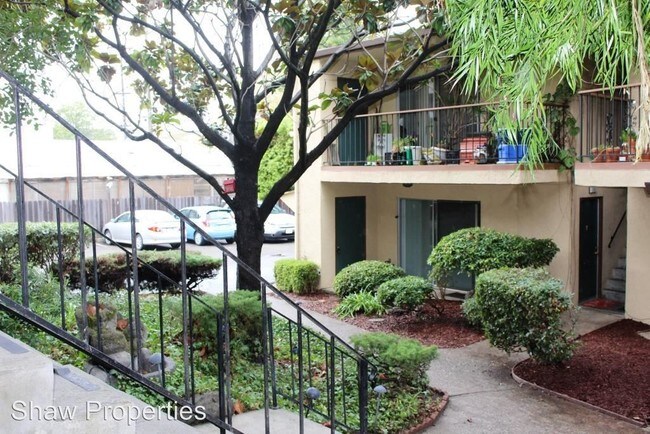 Building Photo - 117 Tewksbury Ave