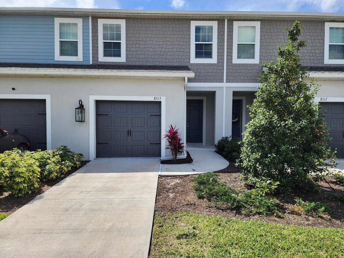 8513 Canyon Creek Trail, Parrish, FL 34219 Townhome Rentals in