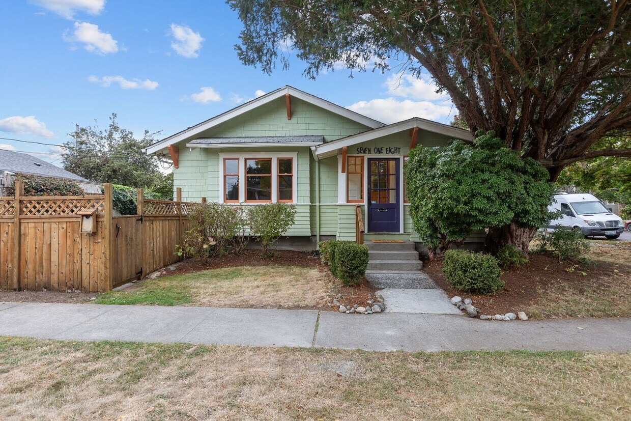 Primary Photo - Classic Tacoma Charm with Room to Breathe....