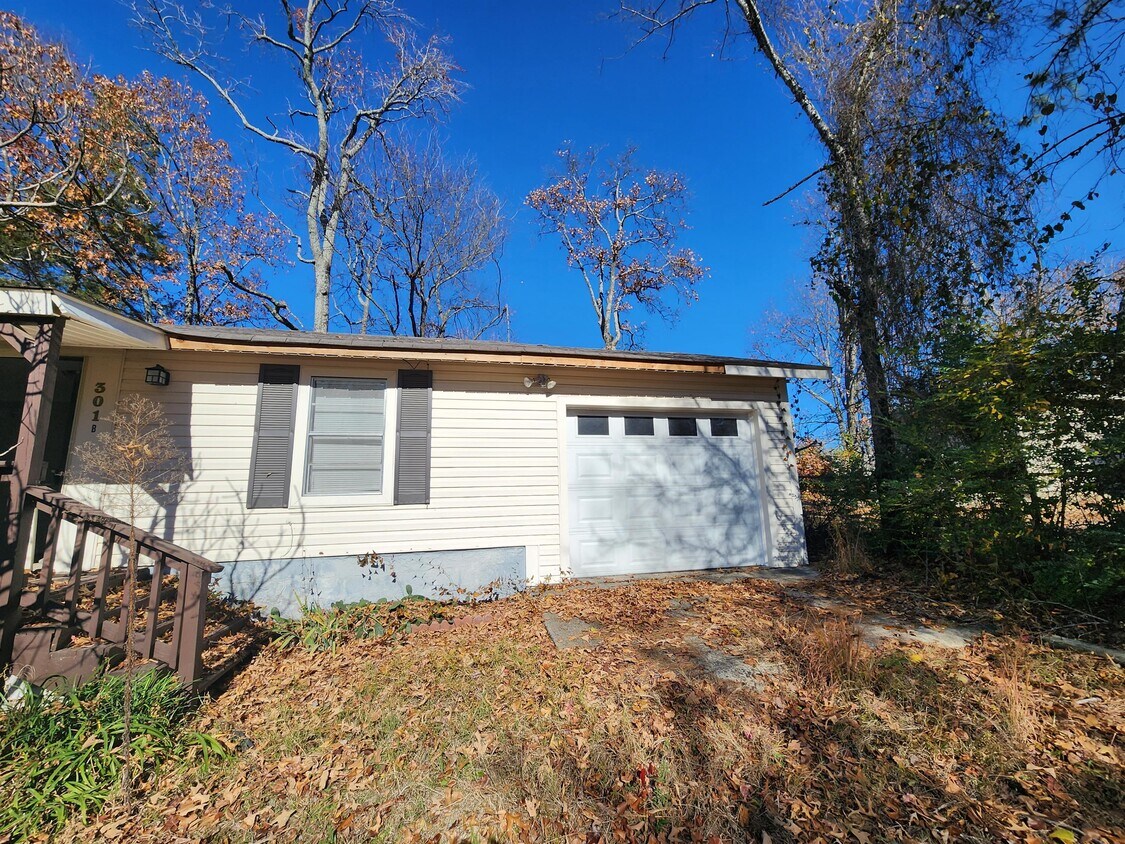 Primary Photo - 301 Club Rd