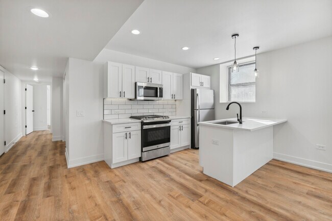 Foto del edificio - 2219 N Hamilton Ave