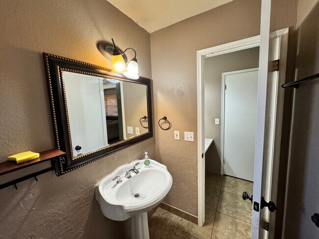 Foto del edificio - 6907 E Flossmoor Ave