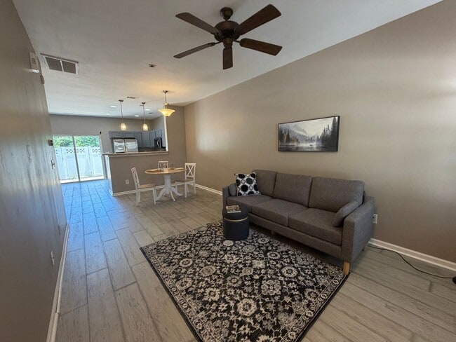 Building Photo - 422 Delta Dr