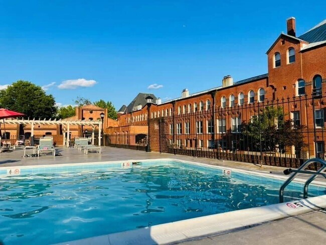 Piscina de coches - 1479 A St NE