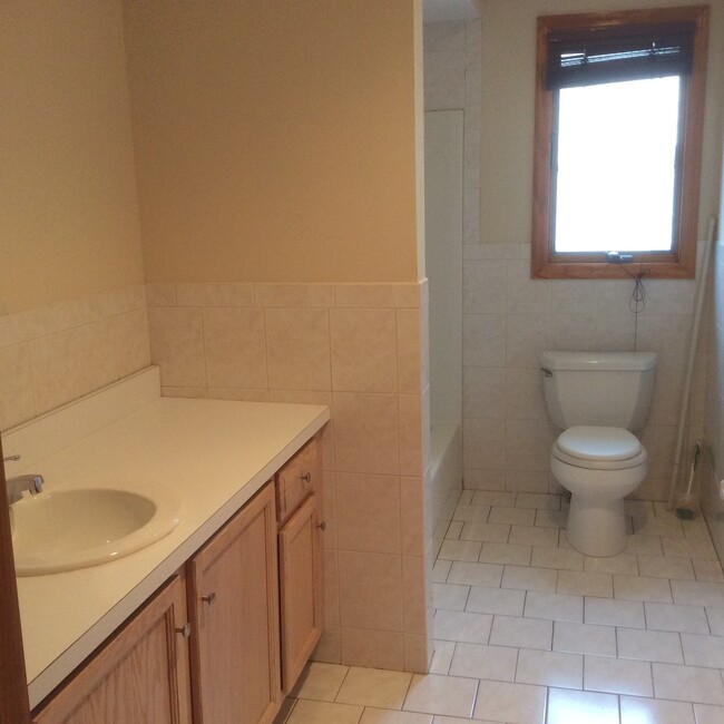 bathroom #2 - 516 Park Pl