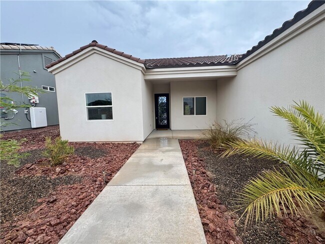 Building Photo - 2225 Moonridge Ln