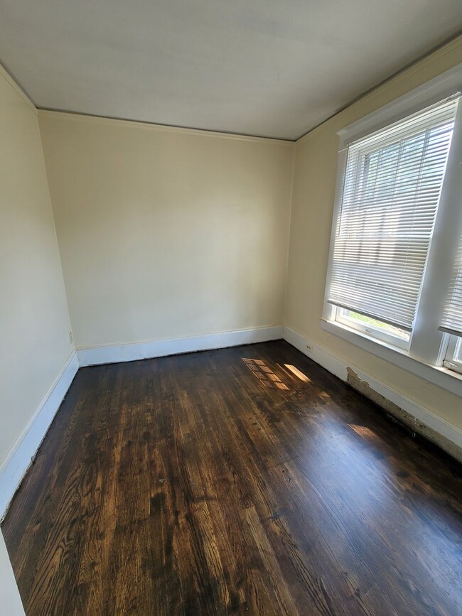 Building Photo - Affordable 3 BR on Tipton!