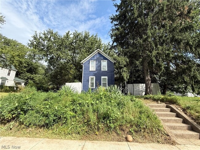 Building Photo - 131 W Miller Ave