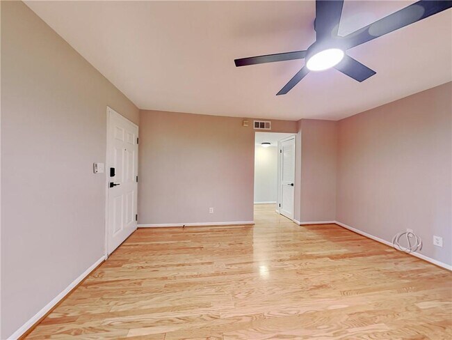 Building Photo - 1445 Monroe Dr NE