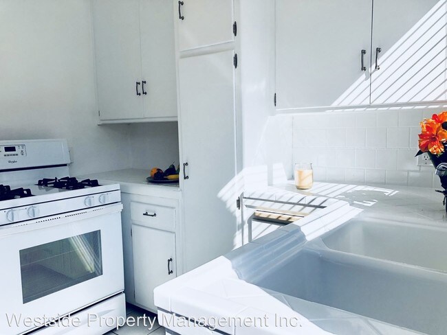 Foto del edificio - 2208 1/2-2208 1/2 Ocean Park Blvd