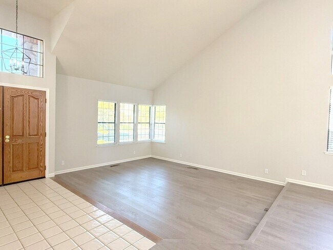 Building Photo - 20 Stratford Ct