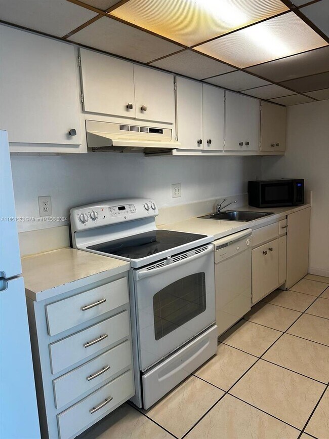Building Photo - 4170 NW 79th Ave