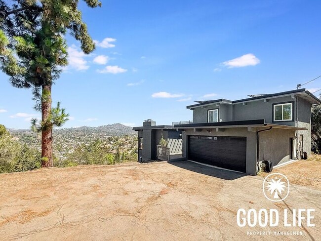 Building Photo - 9400 Crest Dr