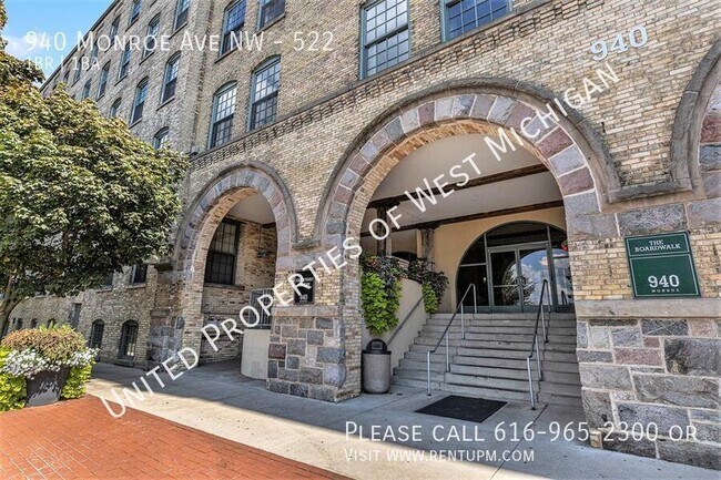 Building Photo - 940 Monroe Ave NW