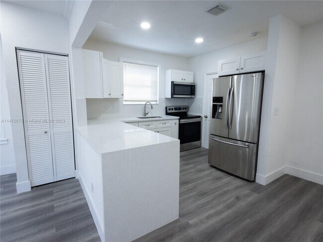 Foto del edificio - 3300 NW 13th Ave