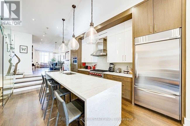 Building Photo - 15 A Roslin Ave