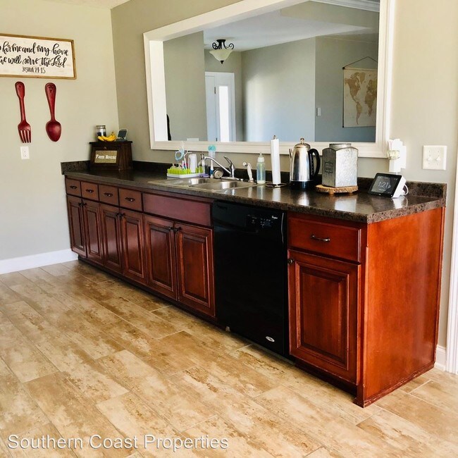 Building Photo - 3 br, 2 bath House - 34 NE Mancey Garrason