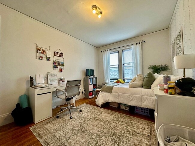 Foto del edificio - Beautiful Fenway 3 bed.....