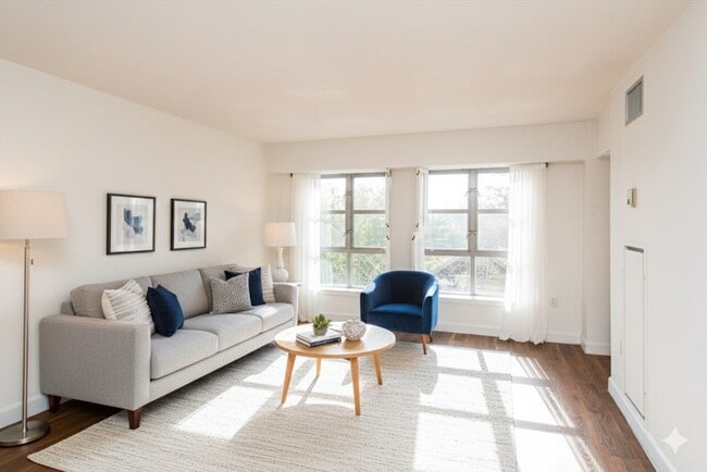 Building Photo - 931 Massachusetts Ave