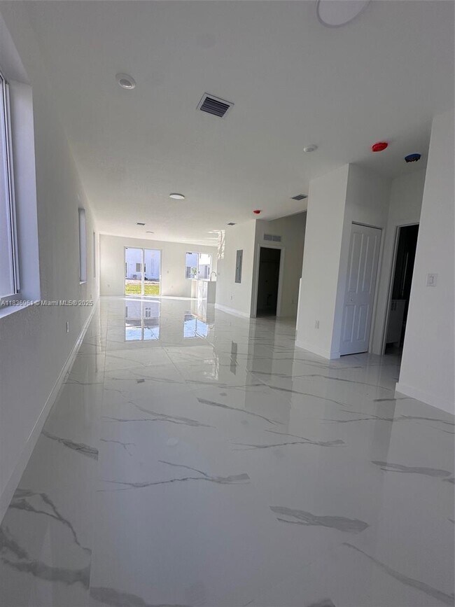 Foto del edificio - 22484 SW 124th Ct