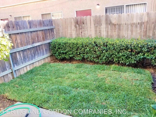 Building Photo - 344 S Arroyo Dr
