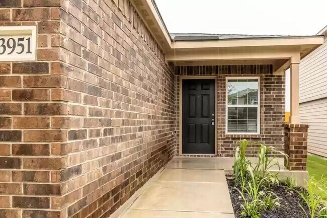 Building Photo - 3951 Turtle Creek