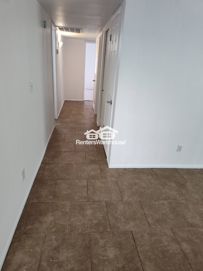 Building Photo - 1336 N 85th Pl