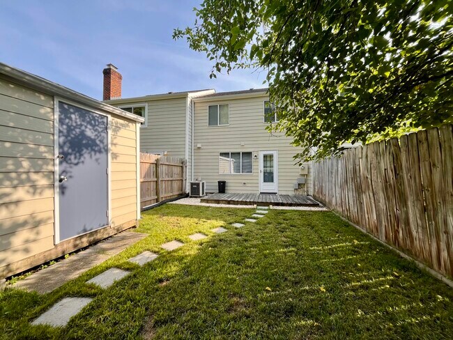 Foto del edificio - 9470 Tracey Lynne Cir