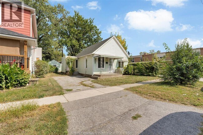 Building Photo - 368 McKay Ave