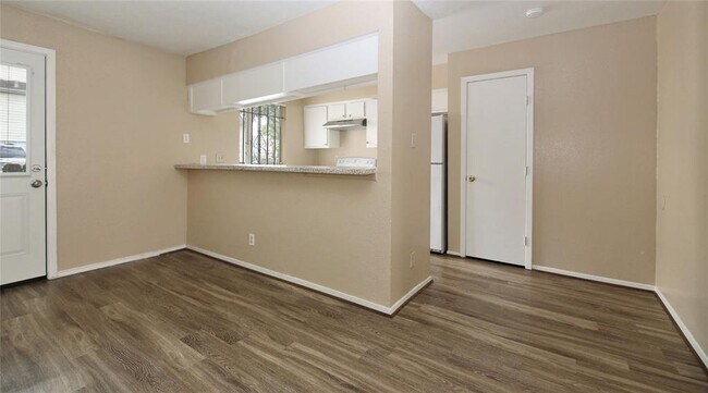 Building Photo - 6200 W Tidwell Rd