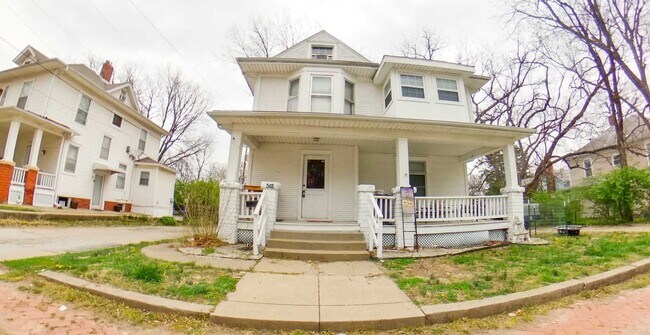 Building Photo - 3D Tour Available - Huge House! Pet friend...