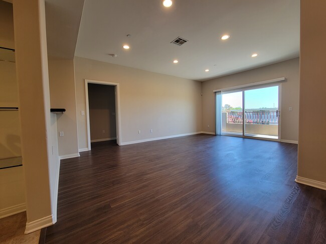 Building Photo - 9610 Zelzah Ave