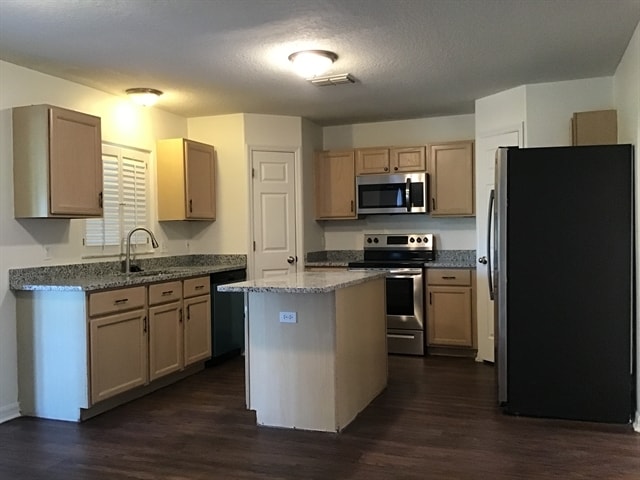 Building Photo - 14616 Old Forest Ct