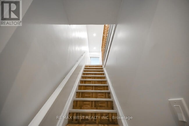 Building Photo - 108 Armstrong Ave