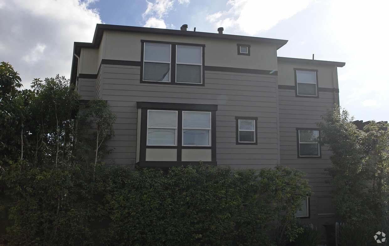 Building Photo - 1091 53rd St