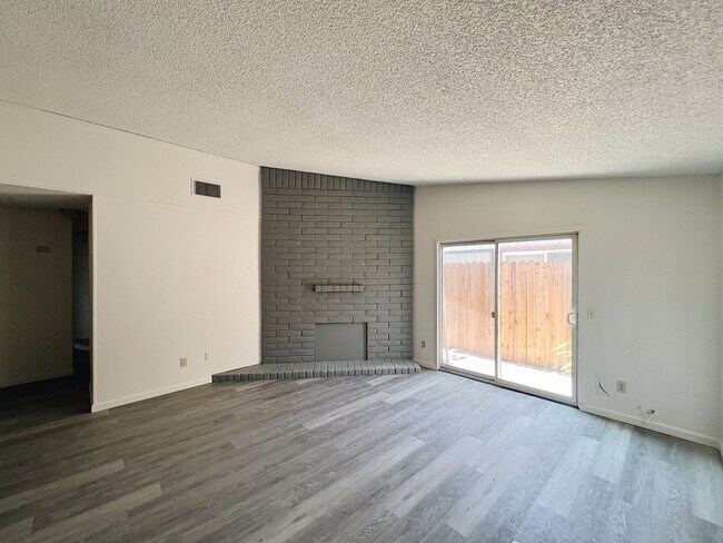 Building Photo - 3936-3938 Renick Way
