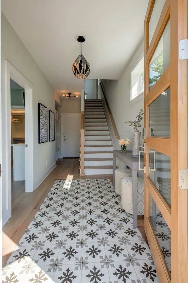 Foto del edificio - 102 Marshall Ct