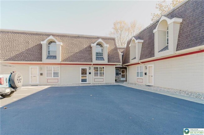 Foto del edificio - 1410 Primrose Ln