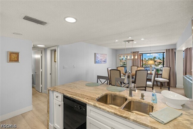 Building Photo - 3170 Matecumbe Key Rd