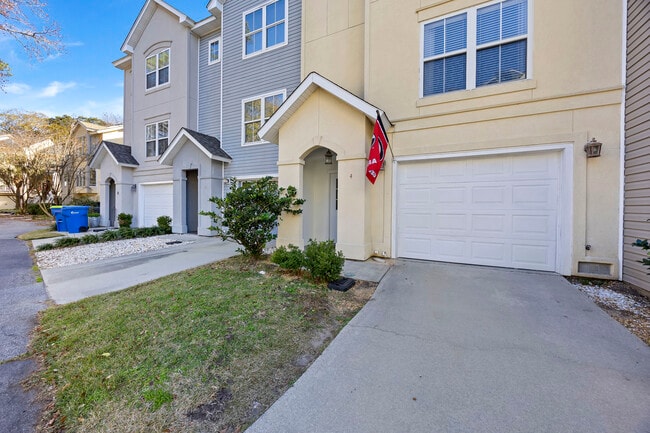 Private Entry - 4 Jib Sail Ct