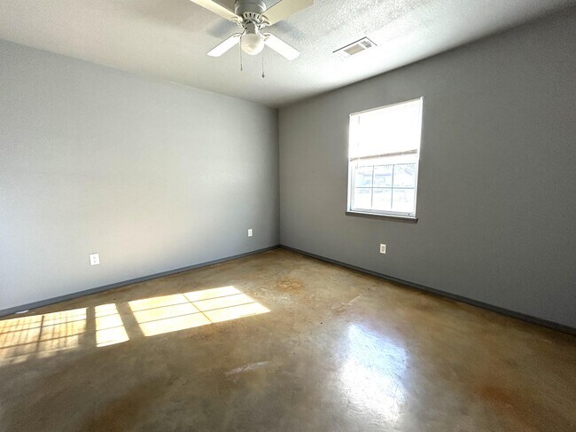 Foto del edificio - 213 Carson Rd