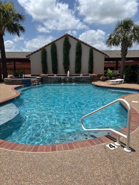 Foto del edificio - Waxahachie Village Condominiums